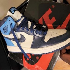 Jordan 1 High Obsidian Size 6.5Y